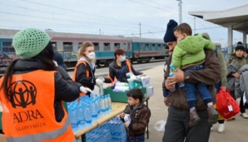 ADRA_Slovenia_distribution_of_foodwater (350x233)