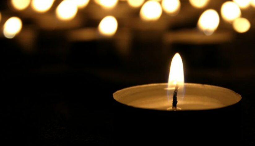 Candle shutterstock_33323875