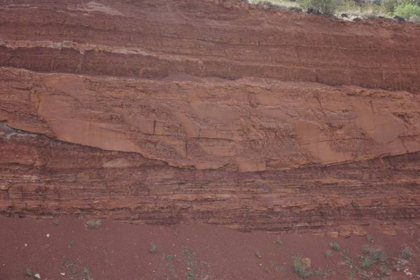 Figure 8. Filled-in flood channel in the Kayenta Formation preserved between horizontal deposition layers (St. George, UT). The ash layer shown in Figure 7 is visible to the center left of this photograph, with the flood stream having cut through it.