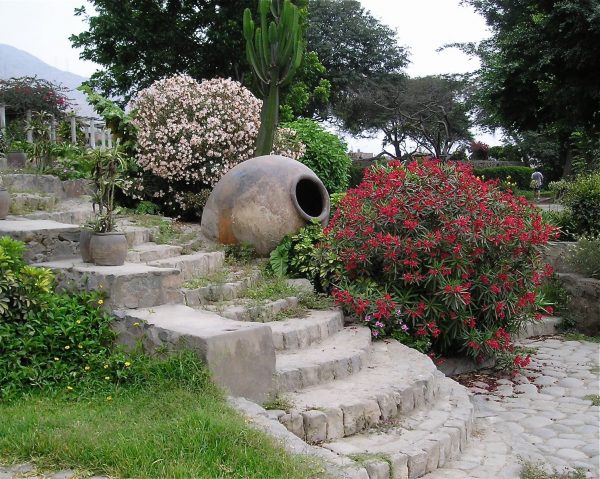 Universidad Peruana Union, 2005. Near Lima, Peru. Taken by S M Chen