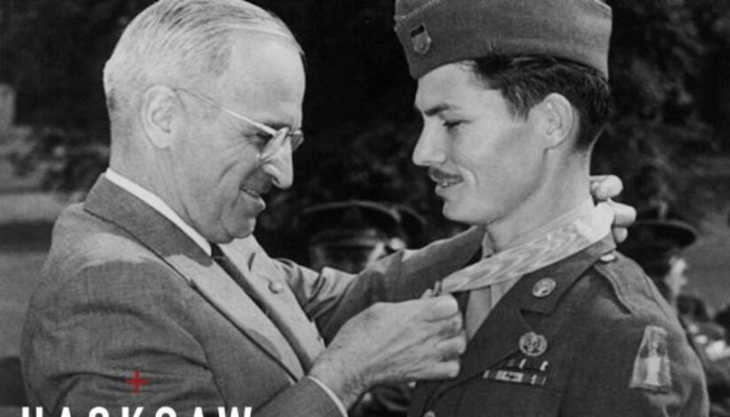 desmond-doss-getting-medal-from-the-president