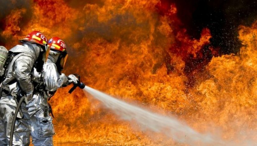 firefighters-115800_640
