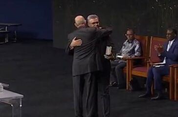 516830118_1921203028714163_7619329729272969668_hugging