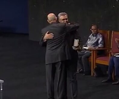 516830118_1921203028714163_7619329729272969668_hugging