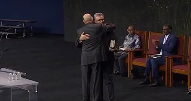 516830118_1921203028714163_7619329729272969668_hugging 516830118_1921203028714163_7619329729272969668_hugging